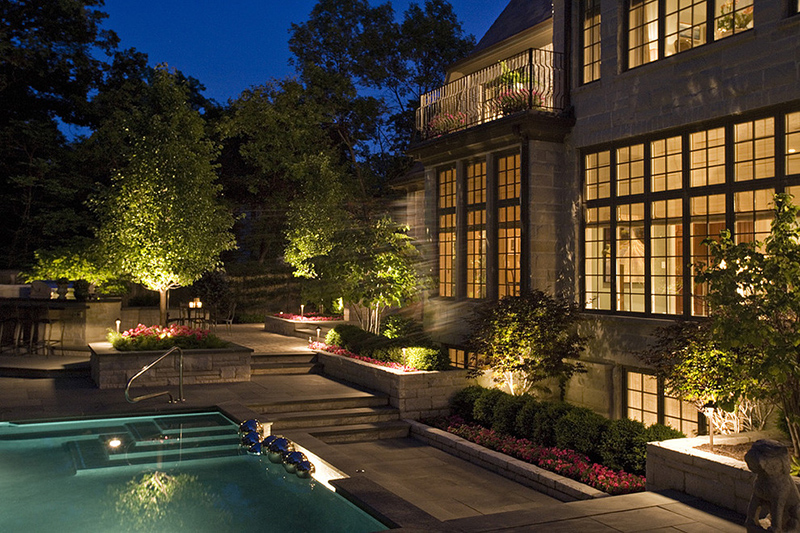 Ánh sáng cho sân vườn cao cấp