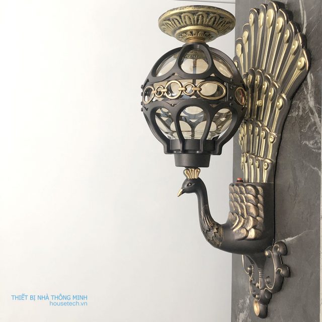 Đèn gắn tường trang trí kiểu chim công HT771